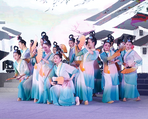 “十度春秋共風(fēng)雨 百年新程再起航”，南康城發(fā)集團(tuán)十周年慶典晚會(huì)精彩回眸